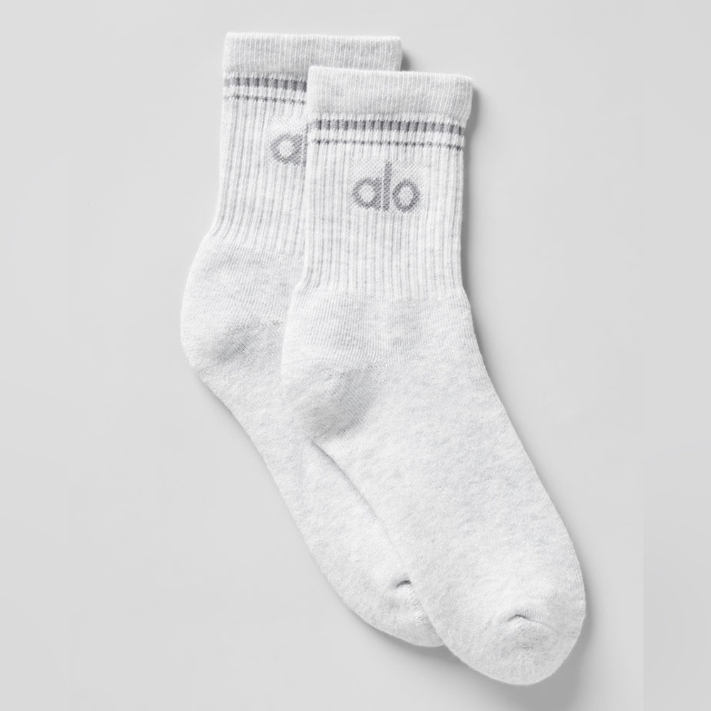 ALO Yoga Unisex Half-Crew Throwback Sock in Limited White Heather / Gray